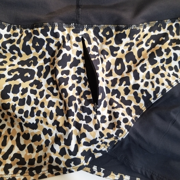 Outdoor Voices Leopard Hudson 2.5" Shorts XL - Picture 16 of 16